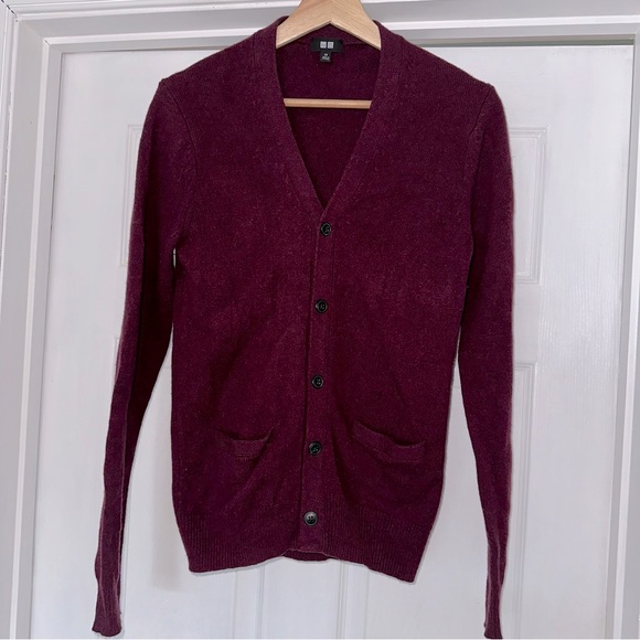 🟣4/$20 Uniqlo Wool Cardigan XS Burgundy - Picture 1 of 4